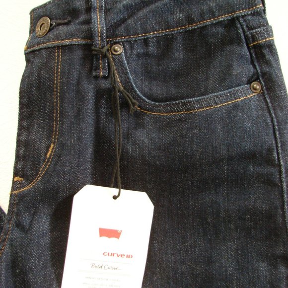 Levis Bold Curve Classic Rise Boot Cut Dk Wash NWT - Picture 11 of 12